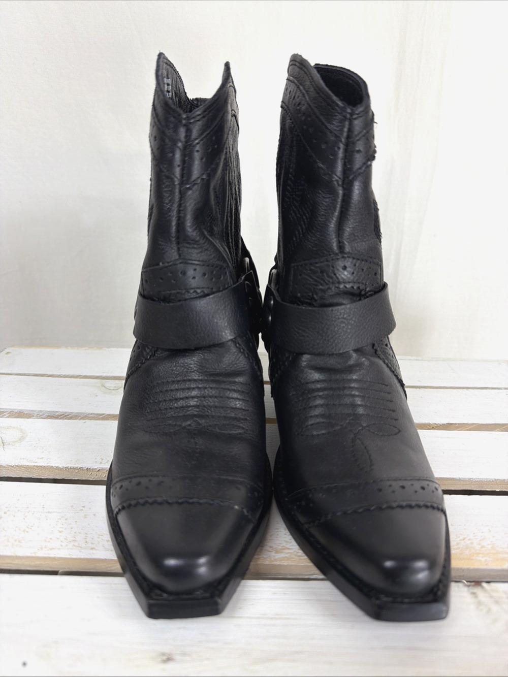 NWT Very Volatile Cascade Black Western Short Boots #1063 Womens 6